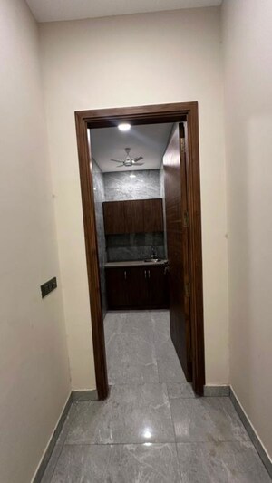 Furnished Amenities in 6 BHK Builder Floor at Safdarjung Enclave – for Sale