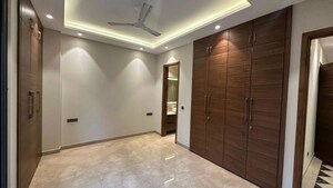 Room in 6 BHK Builder Floor at Safdarjung Enclave – for Sale