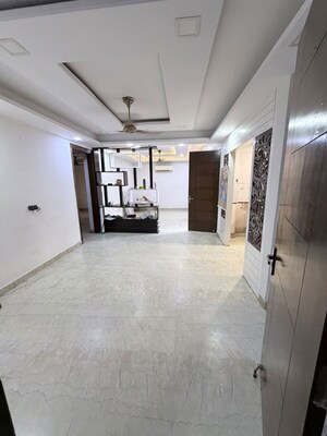 Room in 3 BHK Builder Floor at Sector 9a – for Sale