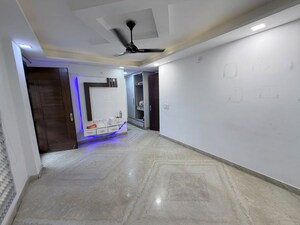 Room in 3 BHK Builder Floor at Sector 9a – for Sale