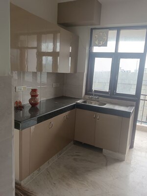 Kitchen in 4 BHK Apartment at Sagar Kunj Apartments, Sector 9a – for Rent