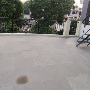 Parking in 2 BHK Builder Floor at Sector 9a – for Rent