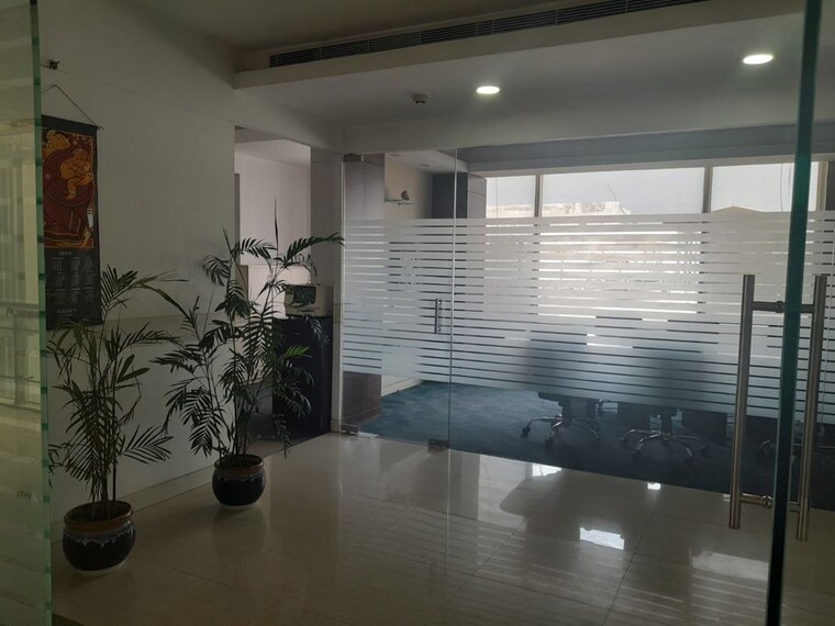  Parking, bara hindu rao Commercial Office Space 5899 Sq.Ft. In Bara Hindu Rao Delhi 10115353