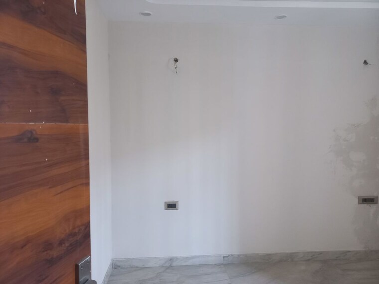 Room, rajouri garden 3 Bedroom 140 Sq.Yd. Builder Floor In Rajouri Garden Delhi 9957724