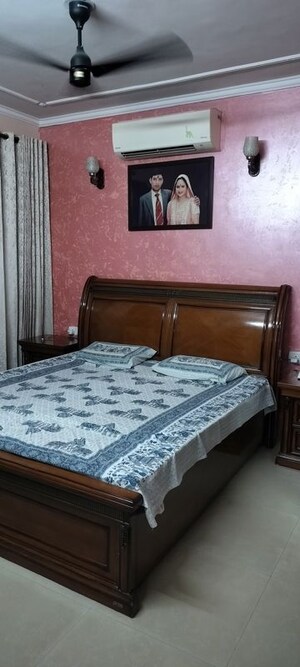 Bedroom in 3 BHK Apartment at Wazirabad – for Rent
