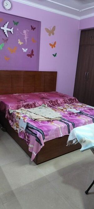 Bedroom in 3 BHK Apartment at Wazirabad – for Rent