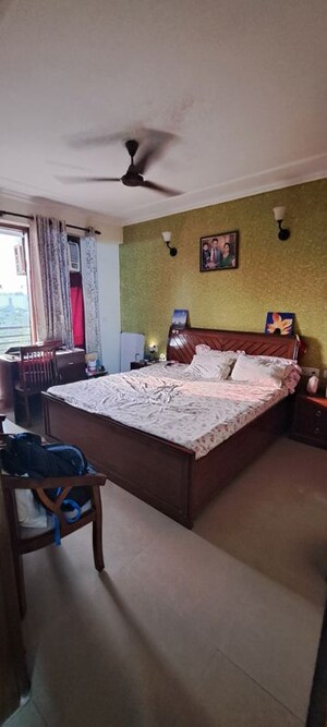 Bedroom in 3 BHK Apartment at Wazirabad – for Rent