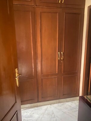 Furnished Amenities in 6+ BHK Independent House at Sushant Lok I – for Sale