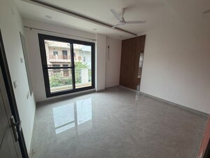 Room in 2 BHK Builder Floor at Sector 22 – for Rent