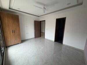 Room in 2 BHK Builder Floor at Sector 22 – for Rent