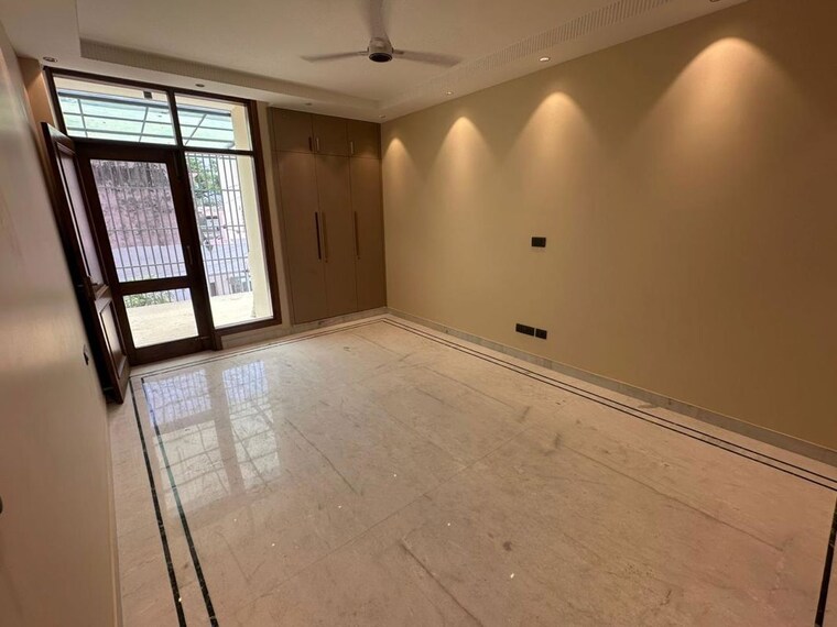 Room, sarvodaya enclave 3 Bedroom 2200 Sq.Ft. Builder Floor In Sarvodaya Enclave Delhi 10588716