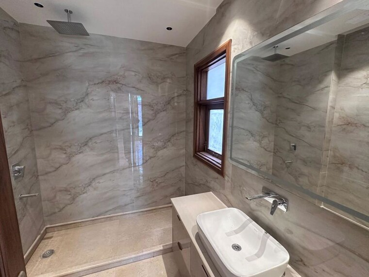Bathroom, sarvodaya enclave 3 Bedroom 2200 Sq.Ft. Builder Floor In Sarvodaya Enclave Delhi 10588716