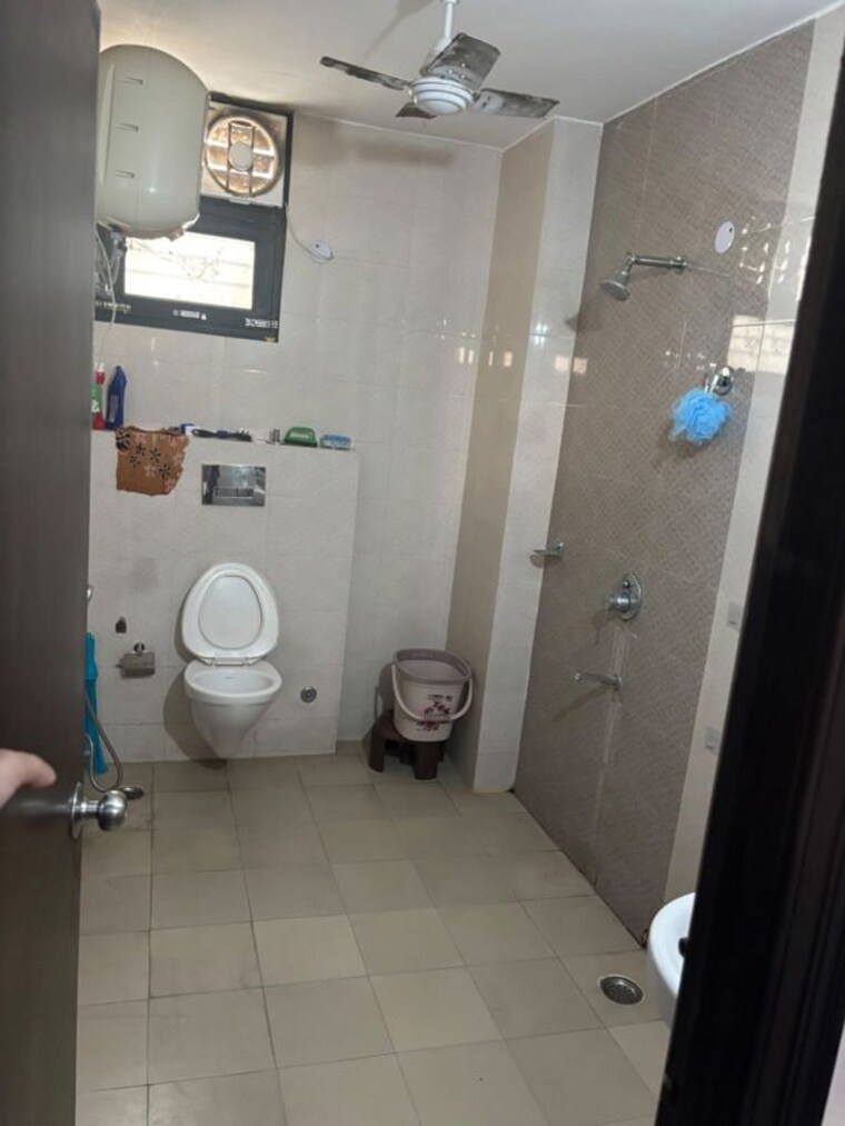 Bathroom, sector 45 2 Bedroom 1440 Sq.Ft. Builder Floor In Sector 45 Gurgaon 10588723