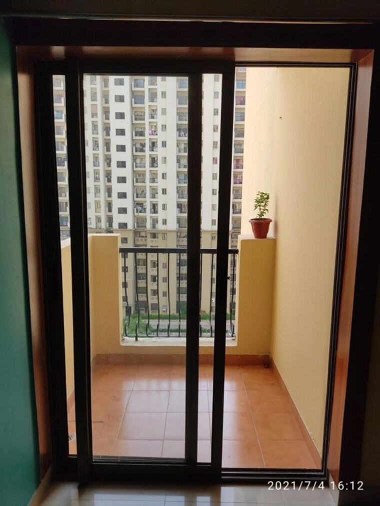 Balcony, shri-radha-aqua-garden 3 Bedroom 1500 Sq.Ft. Apartment In Sector 16b Greater Noida Greater Noida 10588727