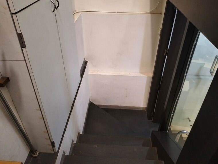 Bathroom, mahalaxmi-industrial-estate Commercial Office Space 600 Sq.Ft. In Lower Parel Mumbai 10588732