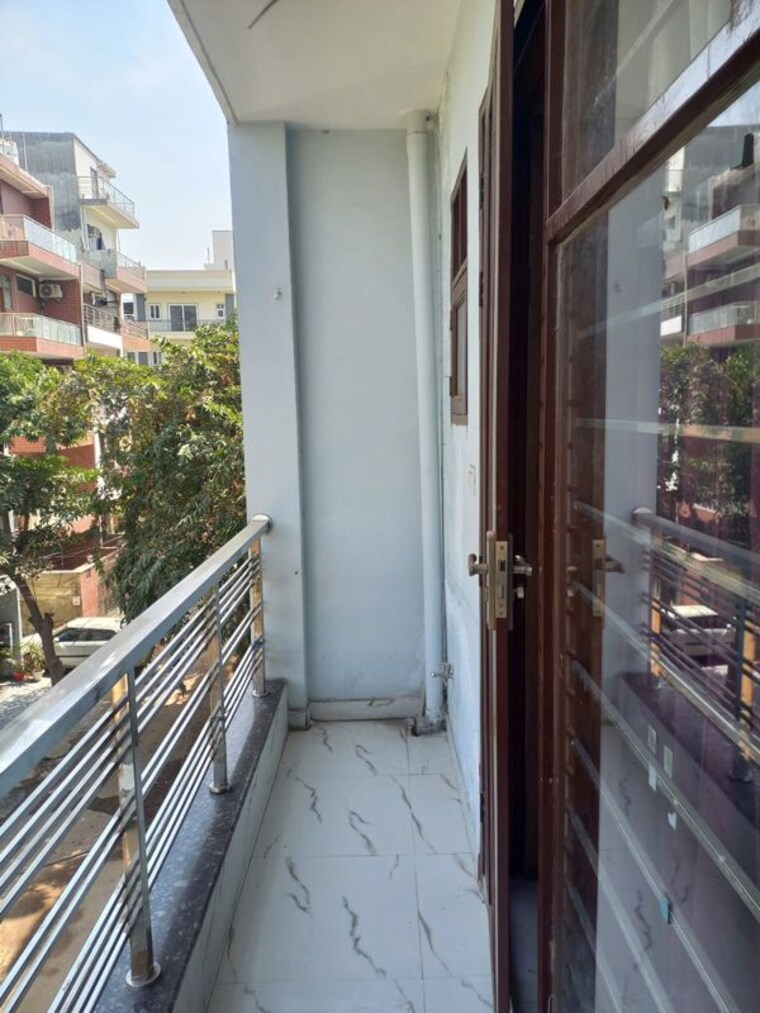 Balcony, sector 45 1 Bedroom 600 Sq.Ft. Builder Floor In Sector 45 Gurgaon 10588731