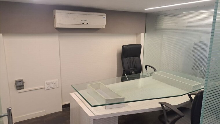Team Area, thakkar-industrial-estate Commercial Office Space 550 Sq.Ft. In Worli Mumbai 10588740