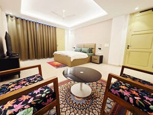 Team Area in 4 BHK Builder Floor at Greater Kailash – for Rent