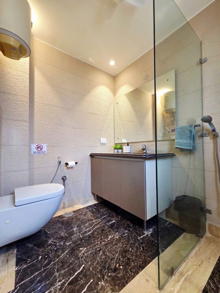 Bathroom, greater kailash 4 Bedroom 4500 Sq.Ft. Builder Floor In Greater Kailash Delhi 10588739