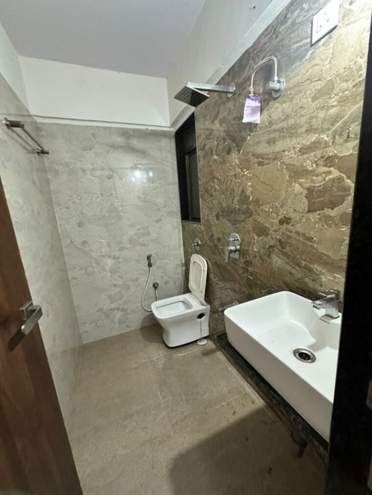 Bathroom, tilak-indrayani 2 Bedroom 700 Sq.Ft. Apartment In Tilak Nagar Mumbai 10588752