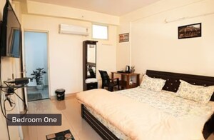 Bedroom in 3 BHK Apartment at Gomti Nagar – for Rent