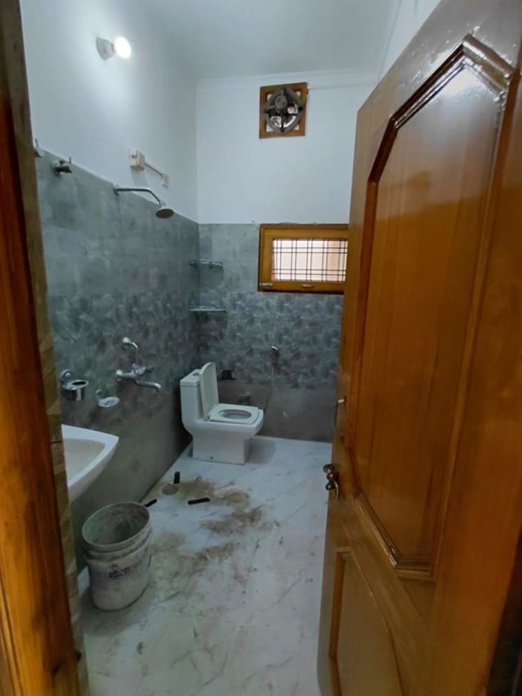 Bathroom, vasant vihar 3 Bedroom 1780 Sq.Ft. Builder Floor In Vasant Vihar Dehradun 10588792