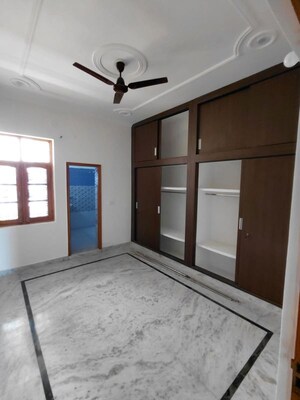 Room in 3 BHK Builder Floor at Vasant Vihar – for Rent