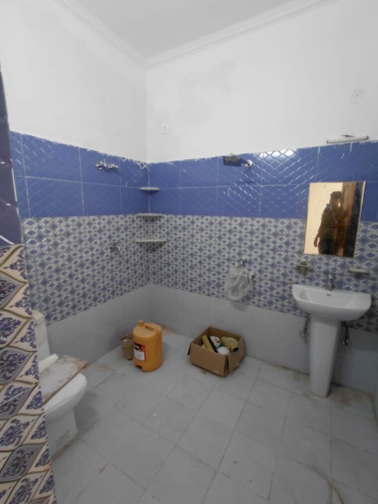 Bathroom, vasant vihar 3 Bedroom 1780 Sq.Ft. Builder Floor In Vasant Vihar Dehradun 10588792