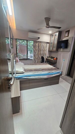 Room in 3 BHK Apartment at Andheri West – for Rent