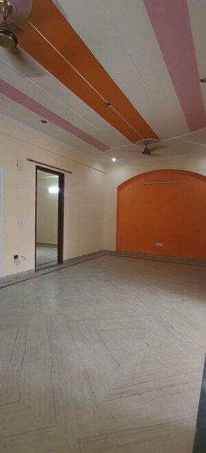 Room in 3 BHK Independent House at Eldeco Ananda, Sector 48 – for Rent