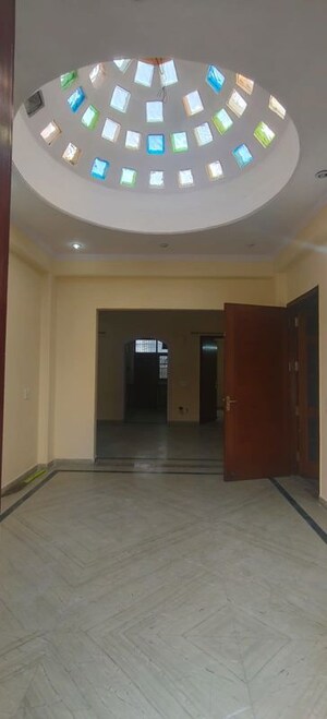 Building Lobby in 3 BHK Independent House at Eldeco Ananda, Sector 48 – for Rent
