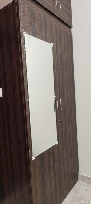 Room in 1 BHK Builder Floor at Halasuru – for Rent