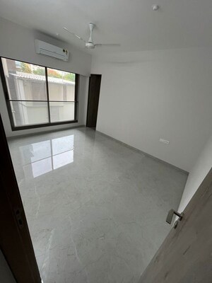 Room in 2 BHK Apartment at Godrej RKS, Chembur – for Rent