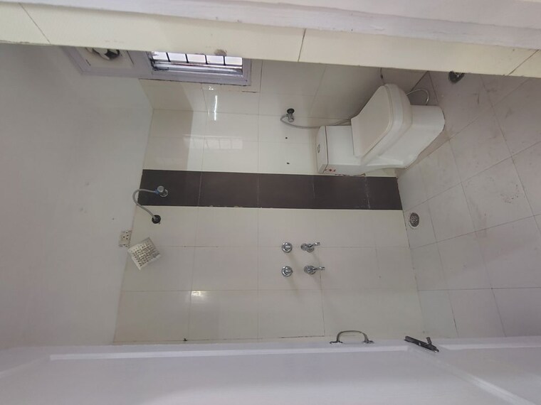 Bathroom, dhakoli 2 Bedroom 1000 Sq.Ft. Builder Floor In Dhakoli Zirakpur 10588833
