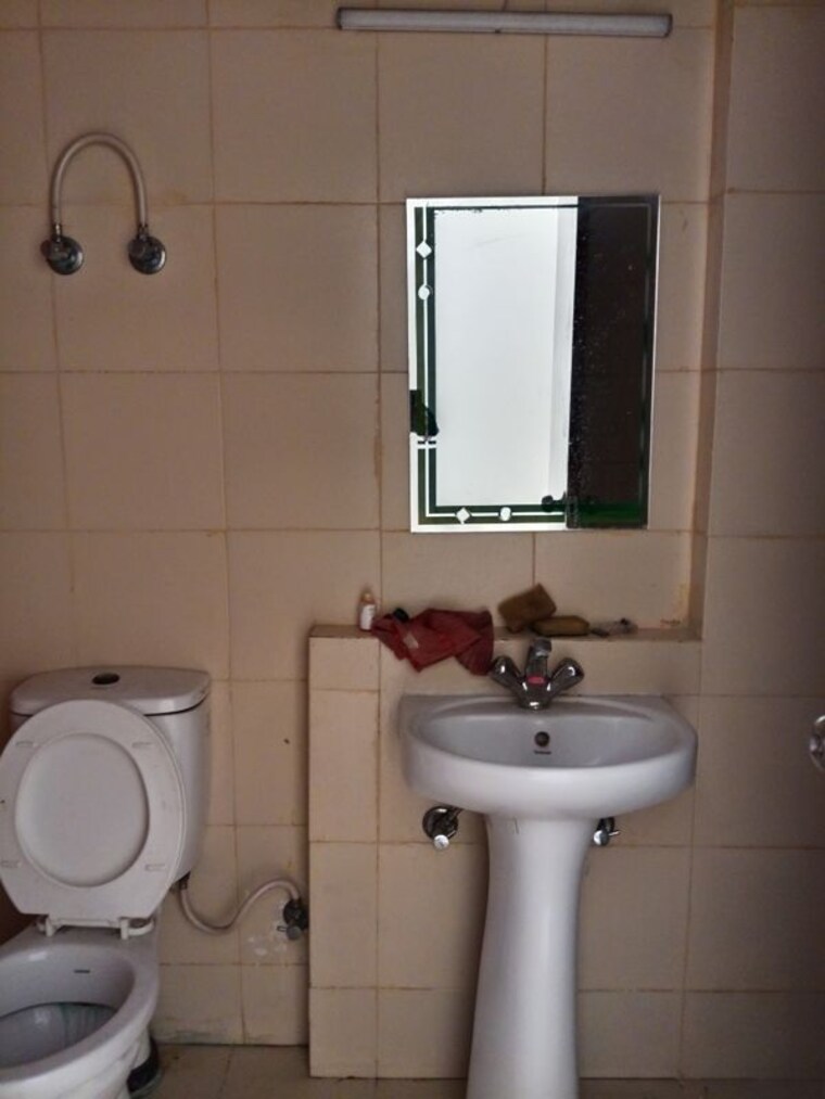 Bathroom, mahagun-my-woods 3 Bedroom 1545 Sq.Ft. Apartment In Sector 16c Greater Noida Greater Noida 10570916
