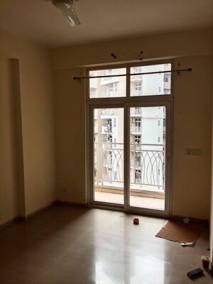 Room in 3 BHK Apartment at Mahagun My Woods, Sector 16c Greater Noida – for Rent