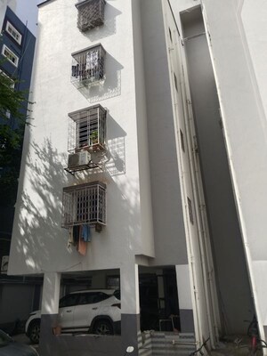Staircase in 1 BHK Apartment at Quarter Gate, New Nana Peth – for Rent