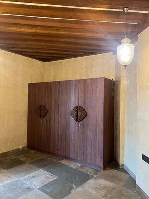 Room in 3 BHK Apartment at Connaught Mansion, Colaba – for Rent