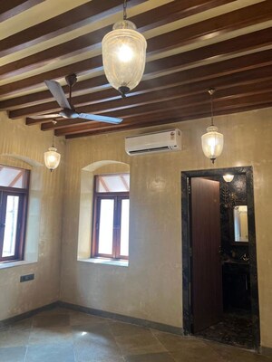 Room in 3 BHK Apartment at Connaught Mansion, Colaba – for Rent