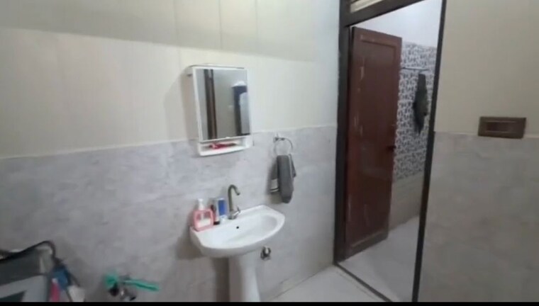 Bathroom, vrindavan-garden 2 Bedroom 67 Sq.Yd. Villa In Sector 16b Greater Noida Greater Noida 10588785