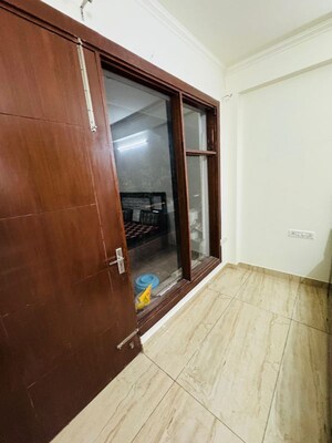 Room in 4 BHK Builder Floor at Sector 2 – for Rent
