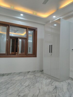 Room in 4 BHK Builder Floor at Khirki Extension – for Rent