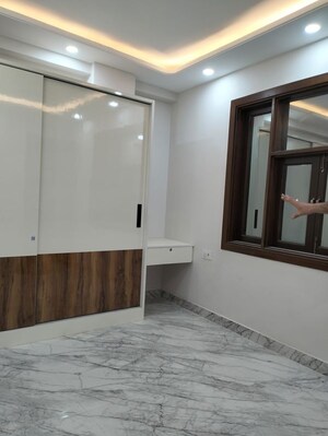 Room in 4 BHK Builder Floor at Khirki Extension – for Rent