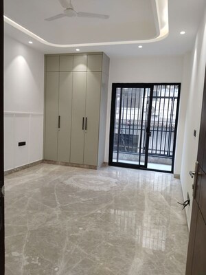 Room in 3 BHK Apartment at Jor Bagh – for Rent