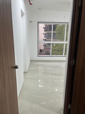 Room in 3 BHK Apartment at Infinity Paradise CHS, Goregaon West – for Rent