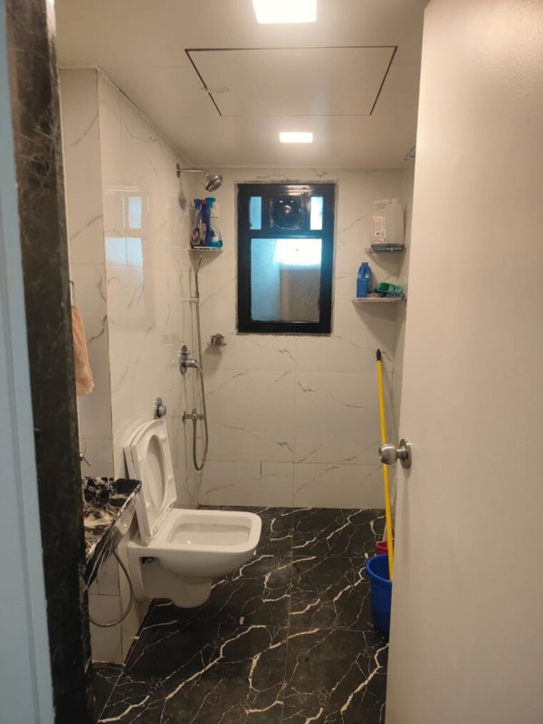 Bathroom, lokhandwala-residency 3 Bedroom 1400 Sq.Ft. Apartment In Worli Mumbai 10588955