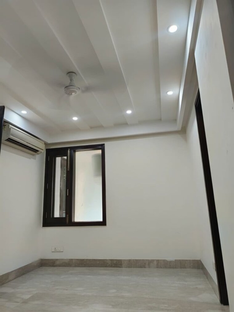 Room, east of kailash 4 Bedroom 2500 Sq.Ft. Builder Floor In East Of Kailash Delhi 10588965