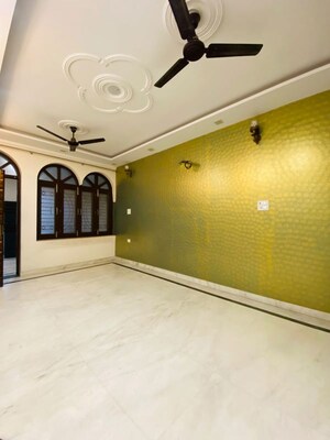 Room in 4 BHK Builder Floor at Nawada – for Rent