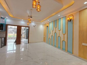 Room in 3 BHK Builder Floor at Green Home, Sector 73 – for Sale