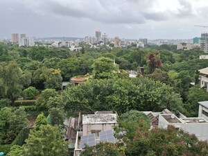 Plot Area in 5 BHK Apartment at Eisha Synergy, Salisbury Park – for Sale